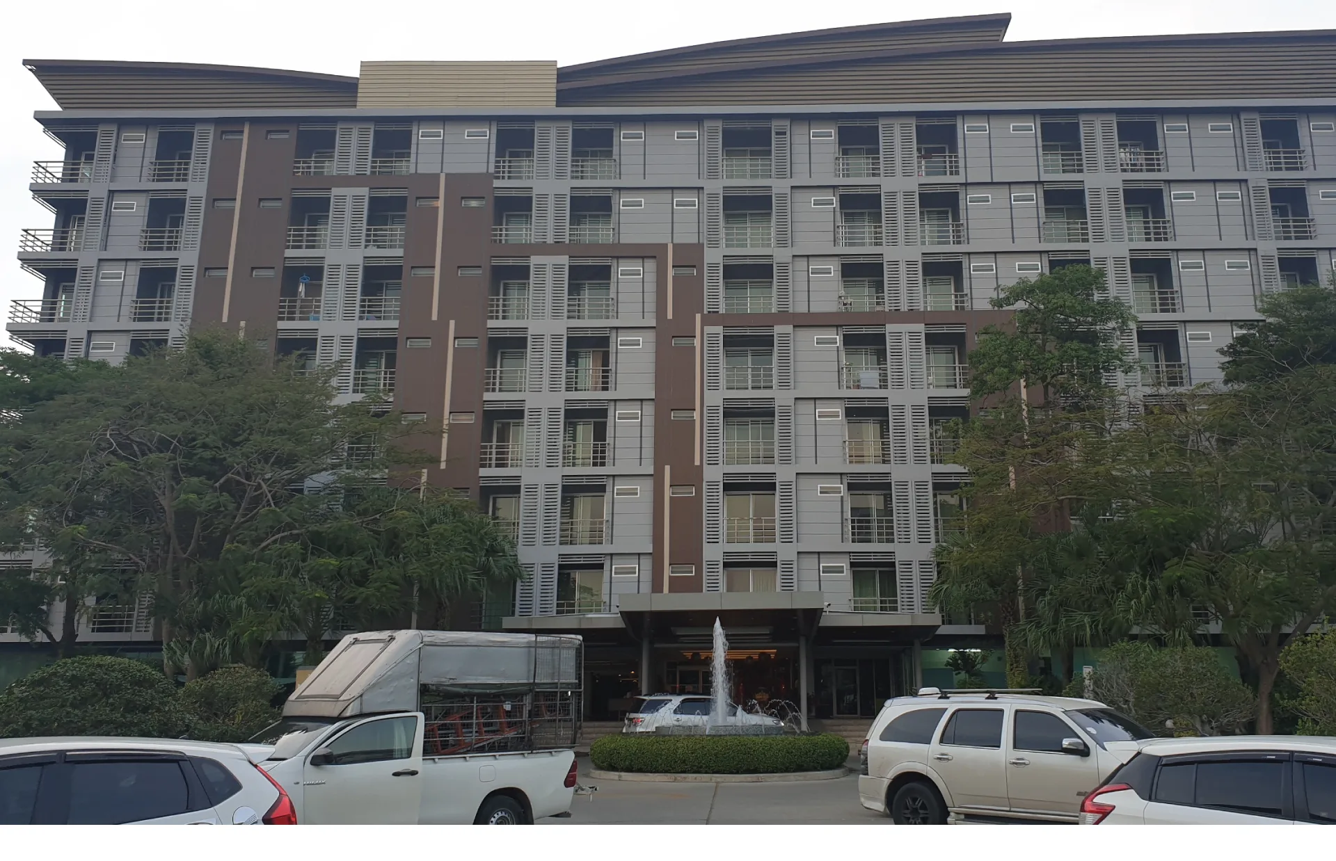 The Impress Residence apartment building on Bangna-Trad Road Km 17, Bang Phli